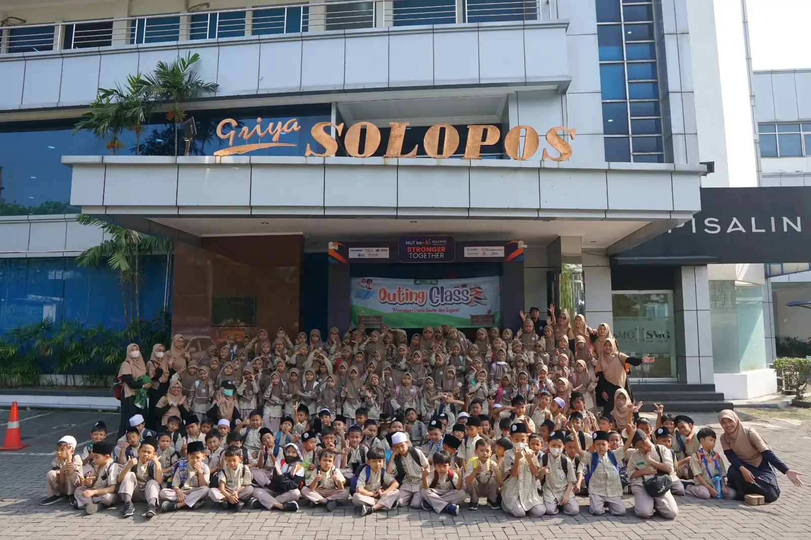 SDIT Alif Smart Perkenalkan Dunia Jurnalistik lewat Outing Class ke Griya Solopos